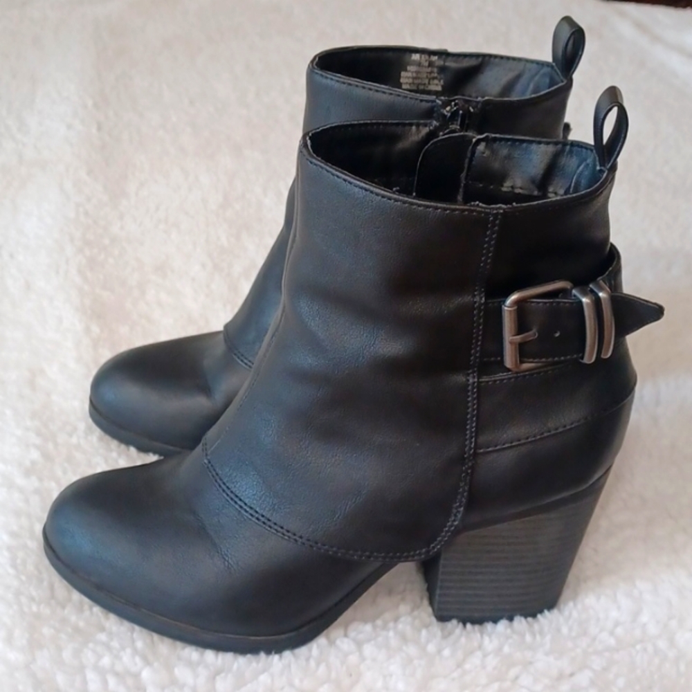 American Rag "Lilah" Black Inside Zip Heeled High Ankle Boots NWOT - Size 7